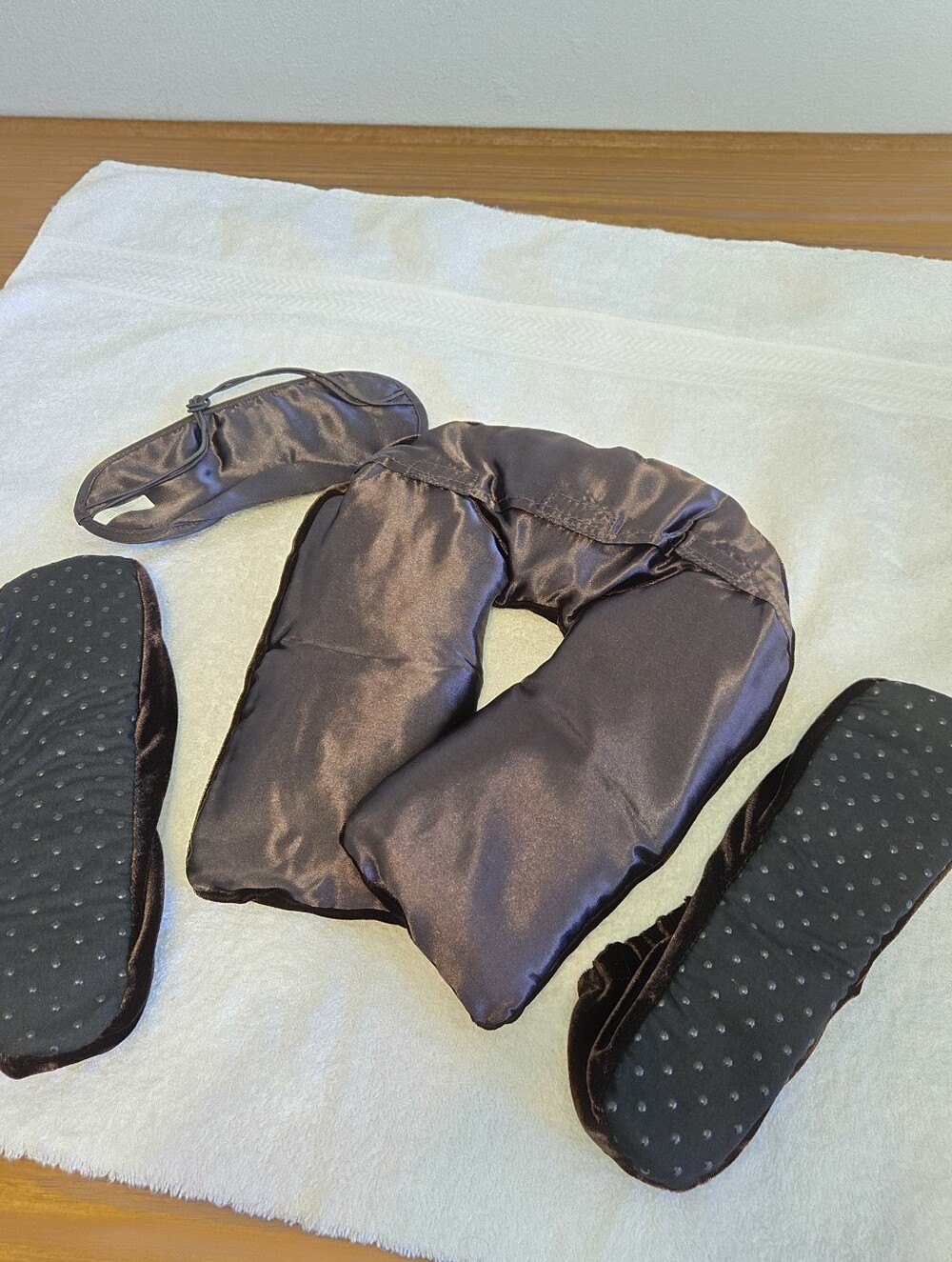 Plush Velvet Travel Eye Mask, Neck Wrap, Slipper Gift Set Chocolate Brown Gift - Picture 2 of 2